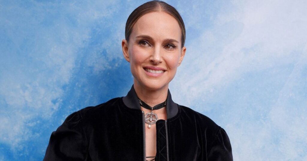 Natalie Portman exala charme medieval em All-D...